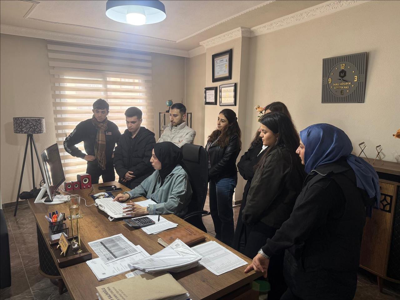 muhasebe-ve-vergi-bolumu-ogrencileri-smmm-gulten-nasi-teknik-gezi-kapsaminda-ziyaret-etti
